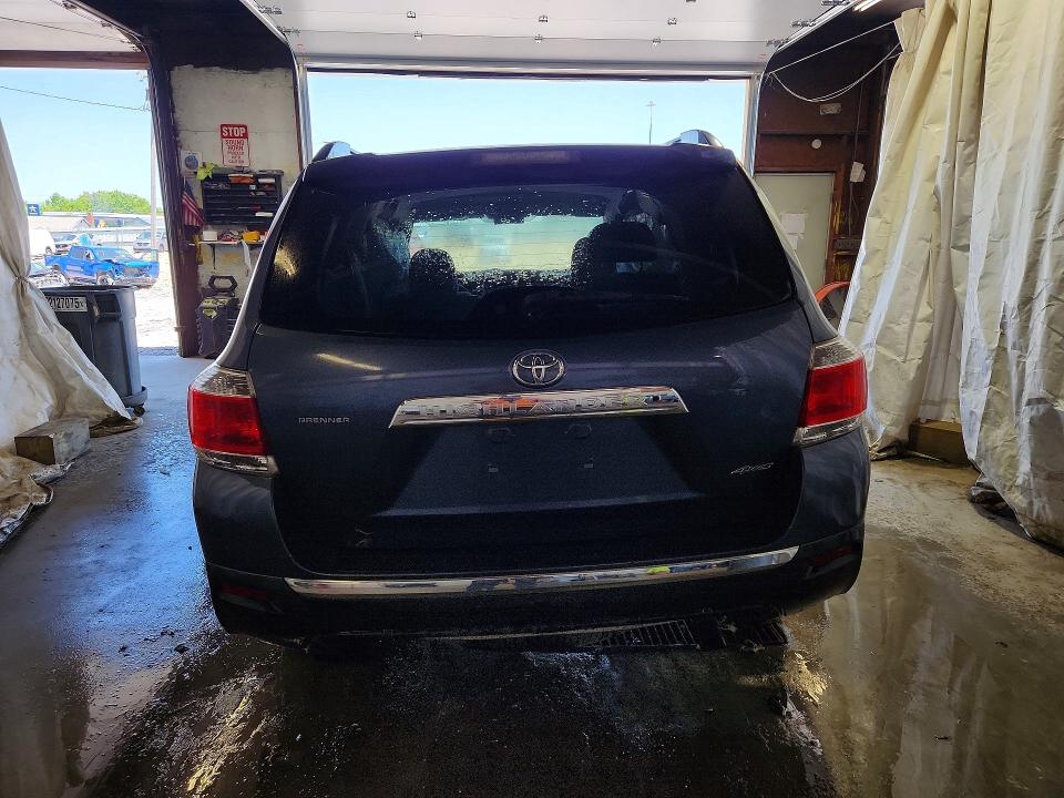 Продажа на аукционе авто 2013 Toyota Highlander, vin: 5TDBK3EH2DS270577, номер лота: 55821836
