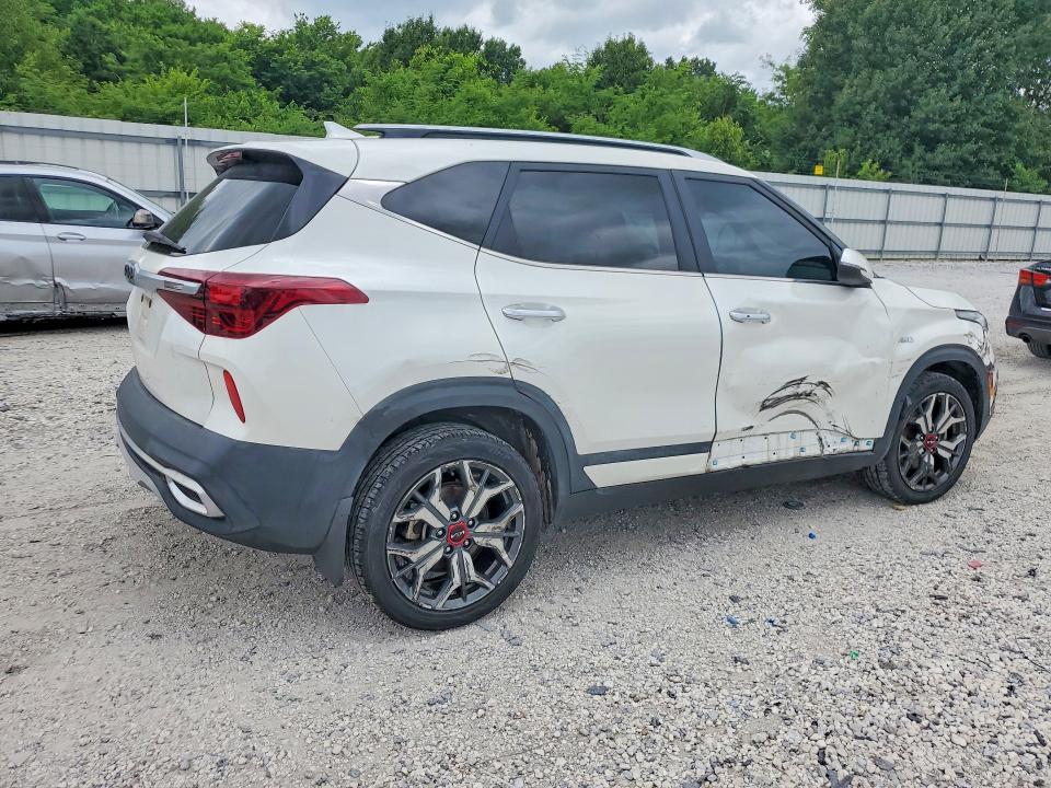 2023 Kia Seltos მანქანა იყიდება აუქციონზე, vin: KNDETCA20P7354780, აუქციონის ნომერი: 55935726