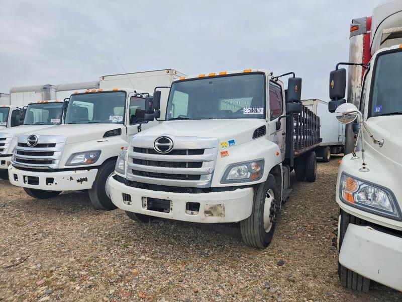 56218076 :رقم المزاد ، 5PVNJ8JT8J4S58240 vin ، 2018 Hino 268a مزاد بيع