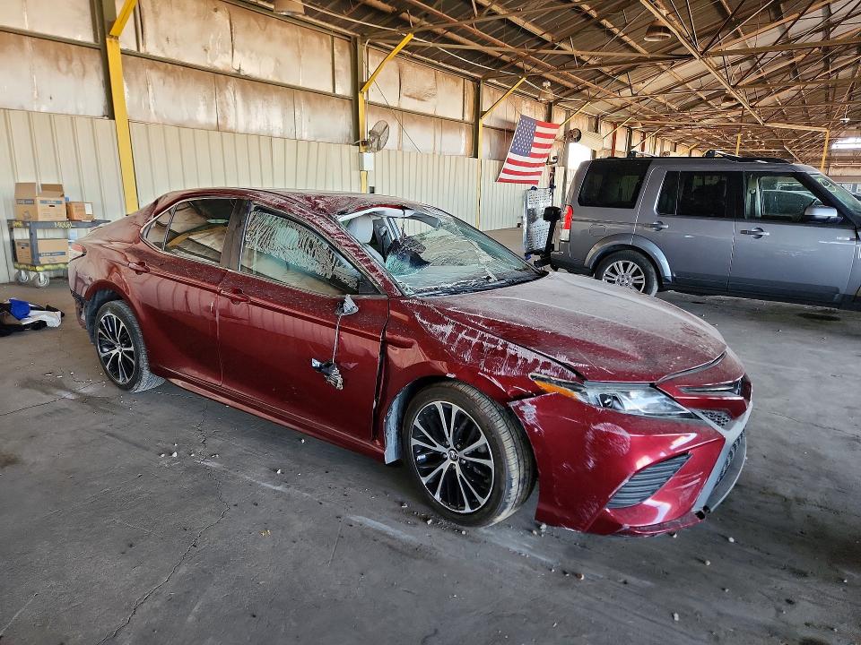 56678396 :رقم المزاد ، 4T1B11HK4JU537395 vin ، 2018 Toyota Camry مزاد بيع