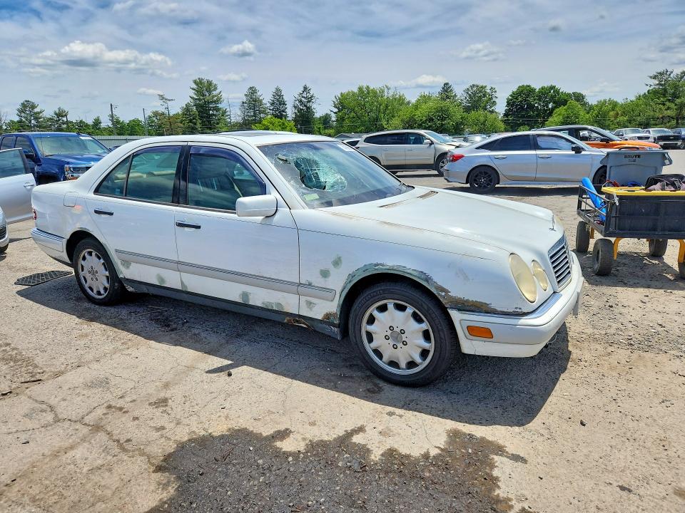 57666506 :رقم المزاد ، WDBJF20FXVA309770 vin ، 1997 Mercedes-benz E مزاد بيع