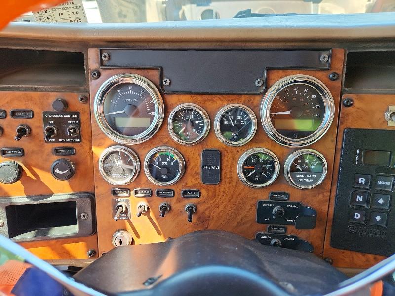 Продаж на аукціоні авто 2009 Peterbilt 335, vin: 2NPLHN7X79M783798, номер лоту: 55511626