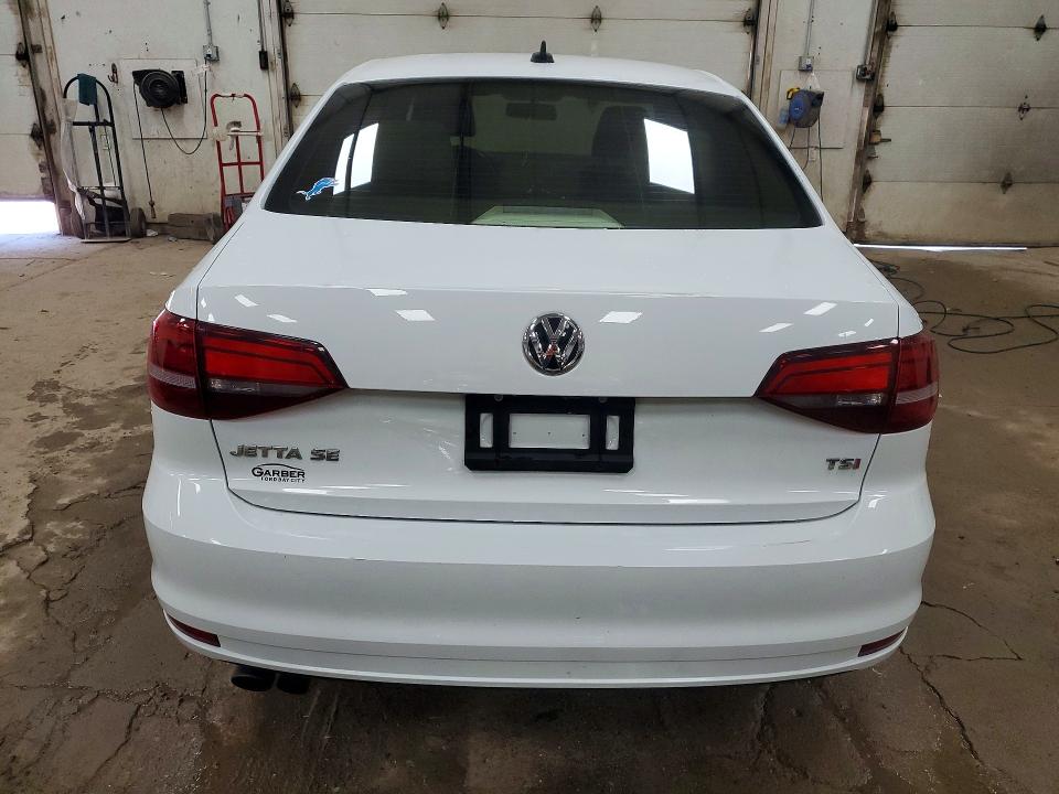 57141636 :رقم المزاد ، 3VWDB7AJ5HM327124 vin ، 2017 Volkswagen Jetta مزاد بيع