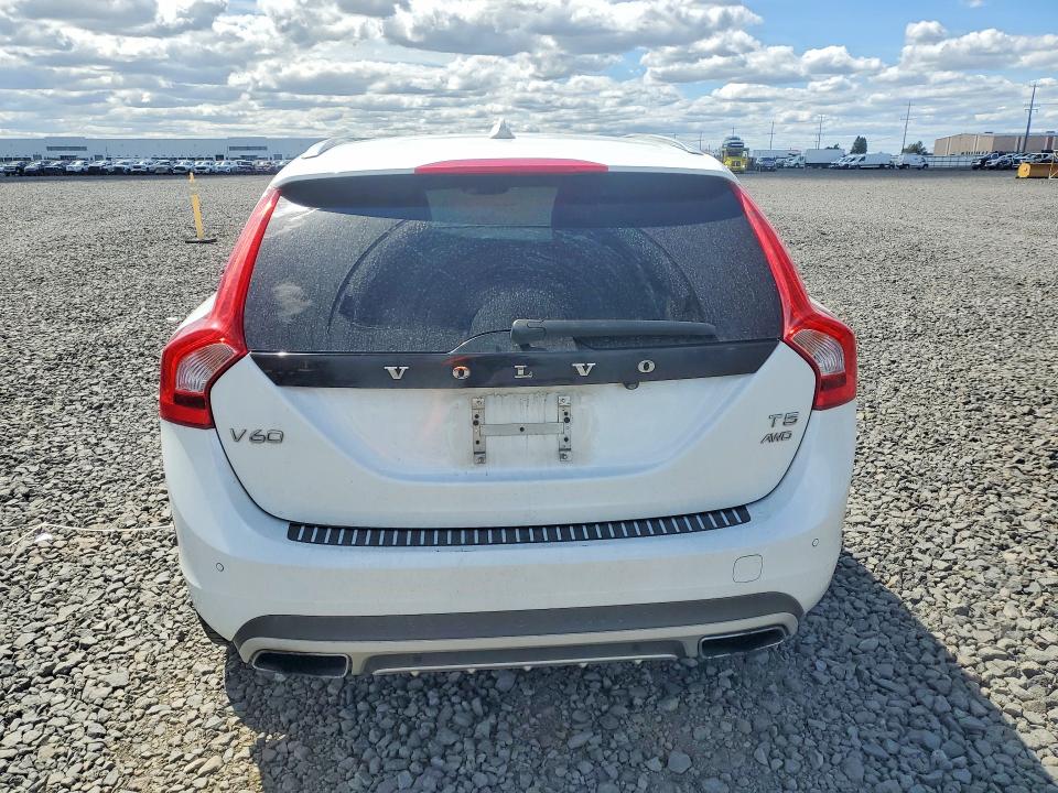 2015 Volvo V60 Cross Country მანქანა იყიდება აუქციონზე, vin: YV4612HK7F1001994, აუქციონის ნომერი: 53250986
