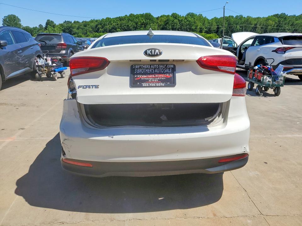 56108956 :رقم المزاد ، 3KPFK4A74JE175545 vin ، 2018 Kia Forte مزاد بيع