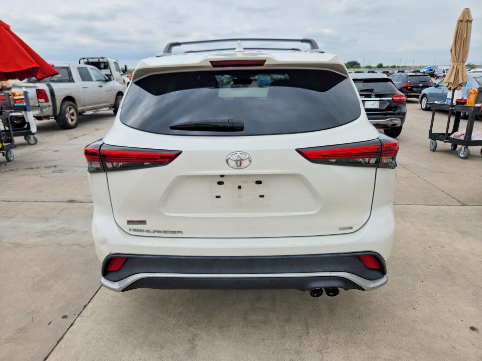 Продажа на аукционе авто 2021 Toyota Highlander, vin: 5TDLZRAH1MS065440, номер лота: 57548316