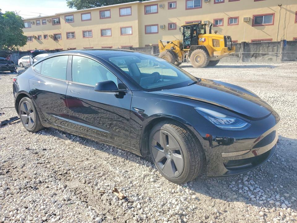 58221876 :رقم المزاد ، 5YJ3E1EB3NF261906 vin ، 2022 Tesla Model 3 مزاد بيع