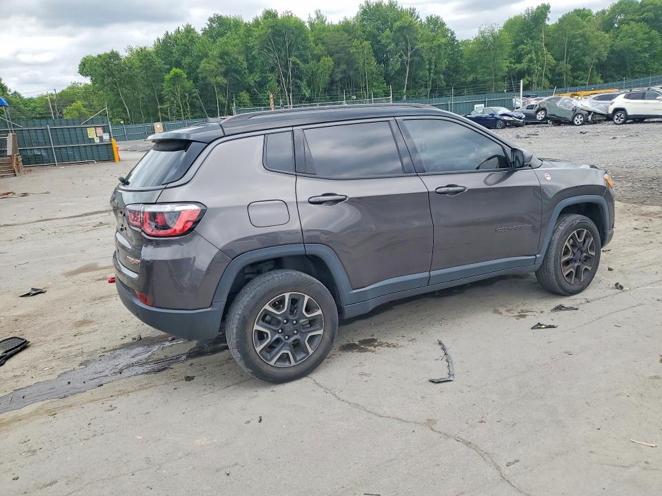 55832306 :رقم المزاد ، 3C4NJDDB2JT115418 vin ، 2018 Jeep Compass مزاد بيع