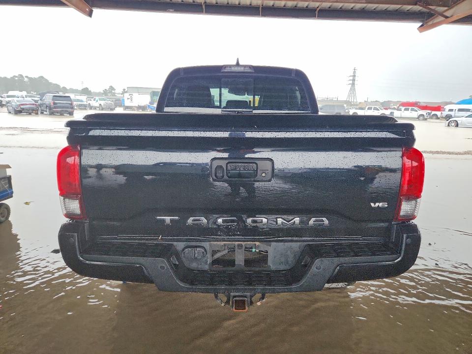 56159056 :رقم المزاد ، 5TFAZ5CN3JX060734 vin ، 2018 Toyota Tacoma مزاد بيع