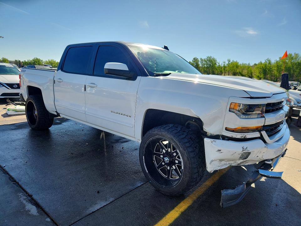 Продажа на аукционе авто 2018 Chevrolet Silverado, vin: 3GCUKREC4JG295183, номер лота: 55607996