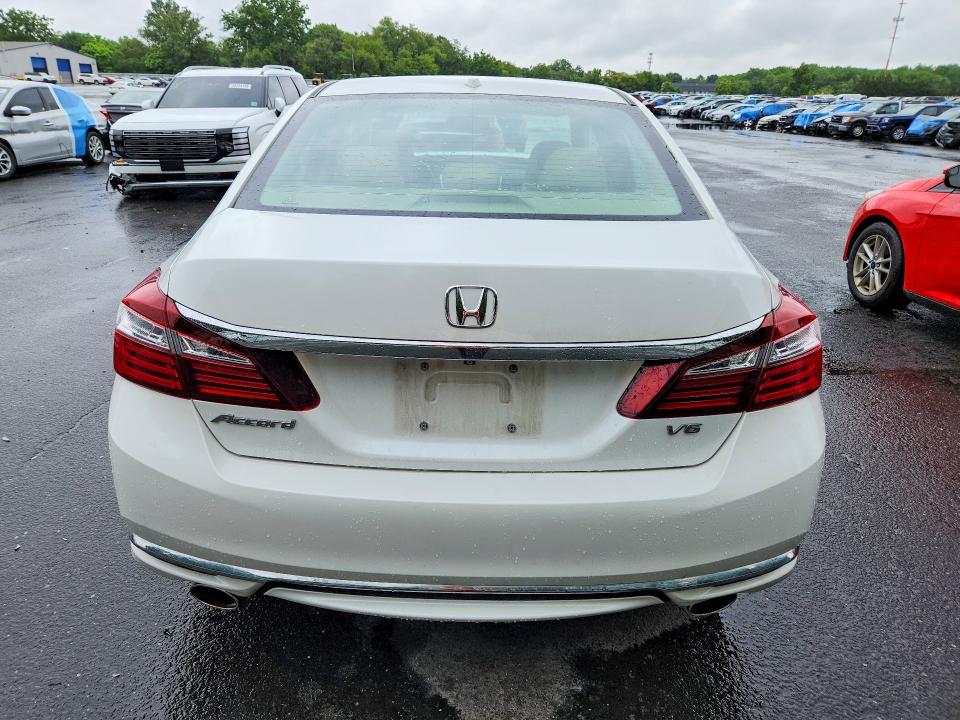 58649926 :رقم المزاد ، 1HGCR3F82HA001630 vin ، 2017 Honda Accord مزاد بيع