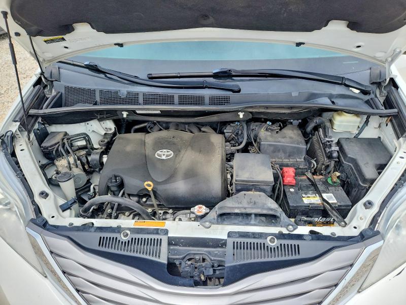 58261746 :رقم المزاد ، 5TDDZ3DC9HS169827 vin ، 2017 Toyota Sienna مزاد بيع
