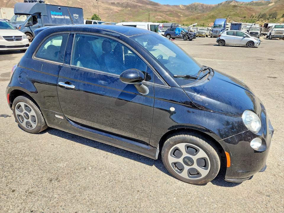 Продажа на аукционе авто 2015 Fiat 500, vin: 3C3CFFGE9FT667049, номер лота: 56732456