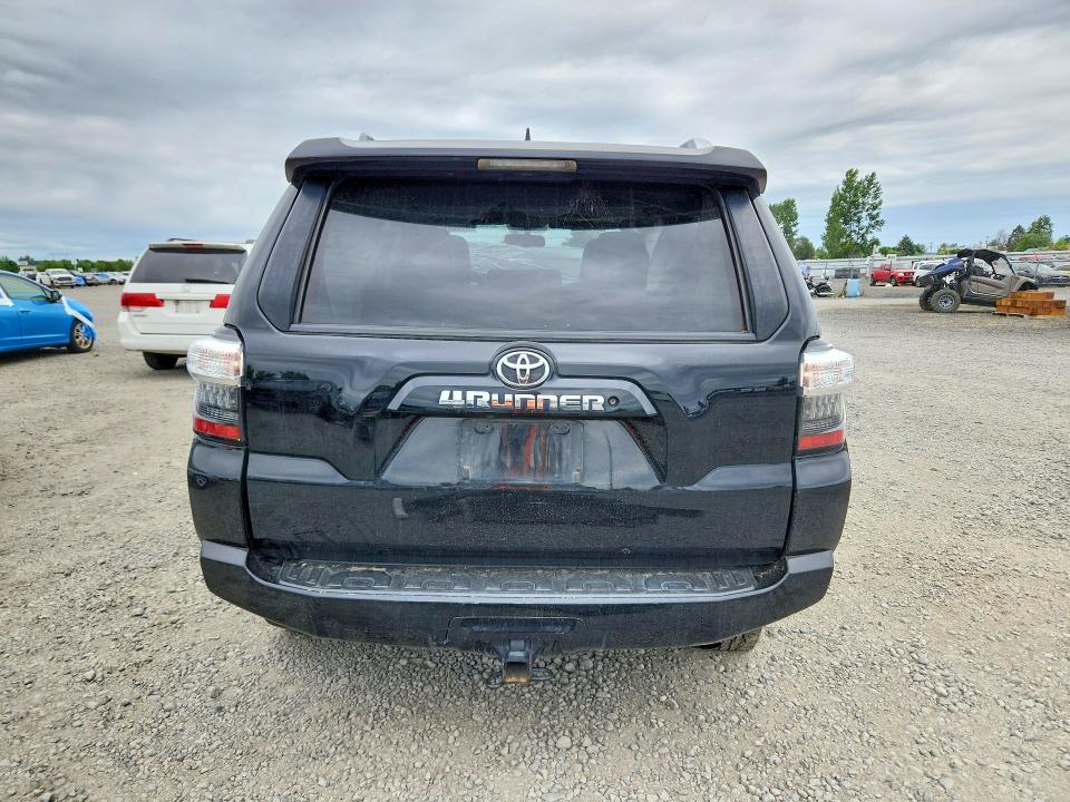 55609446 :رقم المزاد ، JTEBU5JRXJ5546831 vin ، 2018 Toyota 4runner مزاد بيع