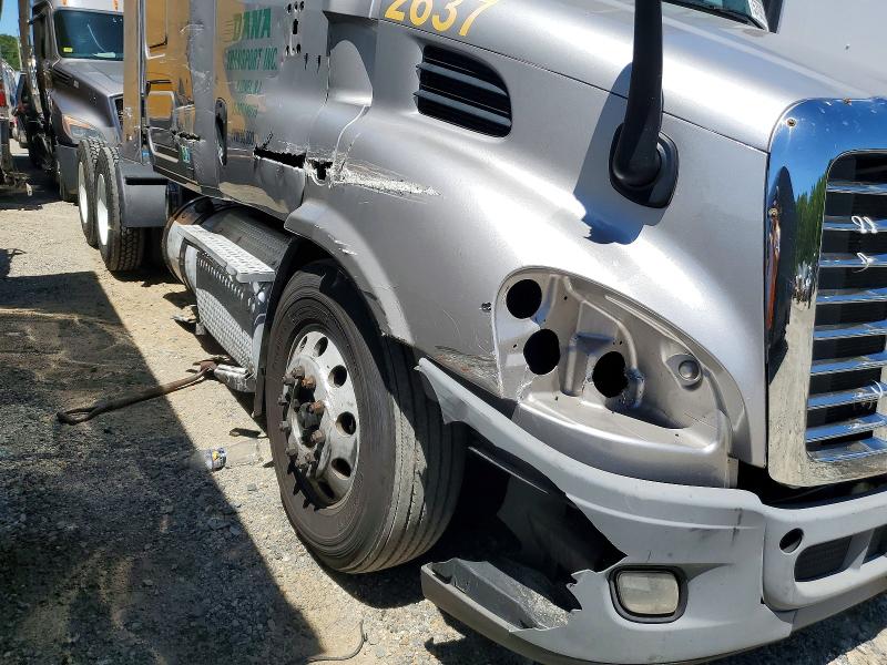 Продажа на аукционе авто 2015 Freightliner Cascadia, vin: 3AKJGHDV5FSGH4328, номер лота: 57085516