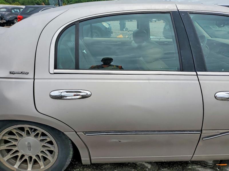 Aukcja sprzedaży 2002 Lincoln Town Car, vin: 1LNHM82W42Y611866, numer aukcji: 57328346