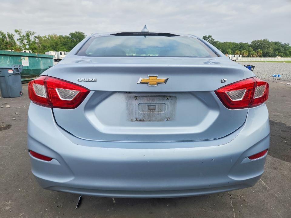 2018 Chevrolet Cruze მანქანა იყიდება აუქციონზე, vin: 1G1BE5SM0J7228833, აუქციონის ნომერი: 55958146