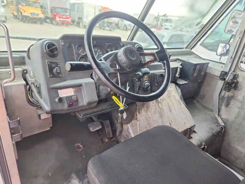 54869206 :رقم المزاد ، 4UZA4FF45YCF81316 vin ، 2000 Freightliner Mt45 Chassis مزاد بيع