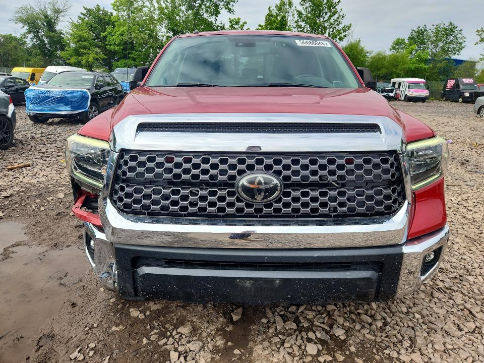 56686046 :رقم المزاد ، 5TFUY5F19JX775669 vin ، 2018 Toyota Tundra مزاد بيع