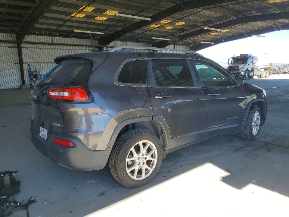 57060876 :رقم المزاد ، 1C4PJLCB9HW640985 vin ، 2017 Jeep Cherokee مزاد بيع