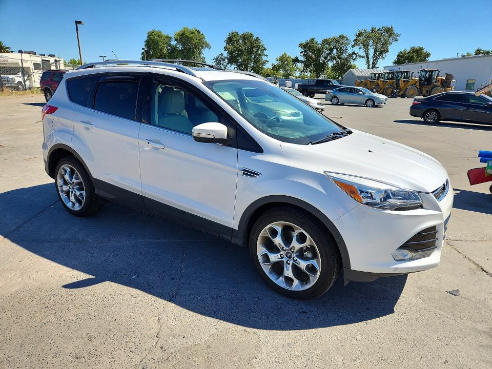 2015 Ford Escape მანქანა იყიდება აუქციონზე, vin: 1FMCU9J95FUB63582, აუქციონის ნომერი: 57215236