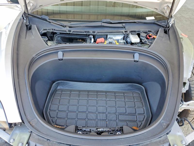 57944026 :رقم المزاد ، 5YJ3E1EB7JF069253 vin ، 2018 Tesla Model 3 مزاد بيع
