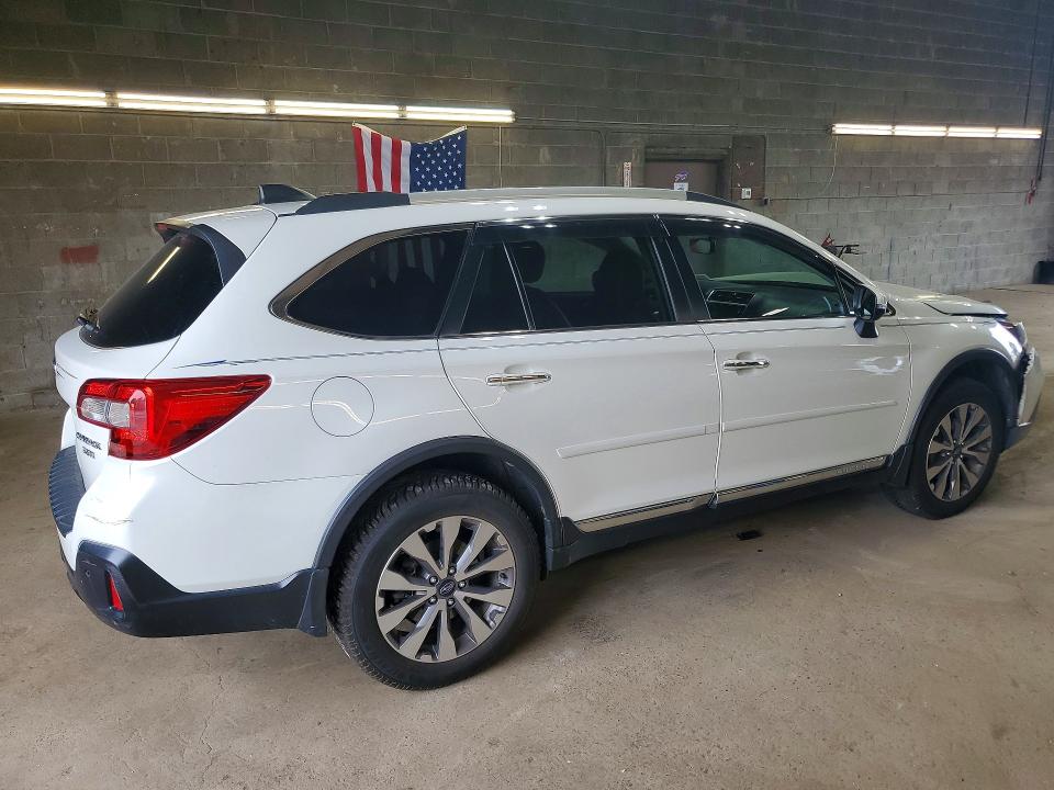 85622205 :رقم المزاد ، 4S4BSETC5J3301364 vin ، 2018 Subaru Outback مزاد بيع
