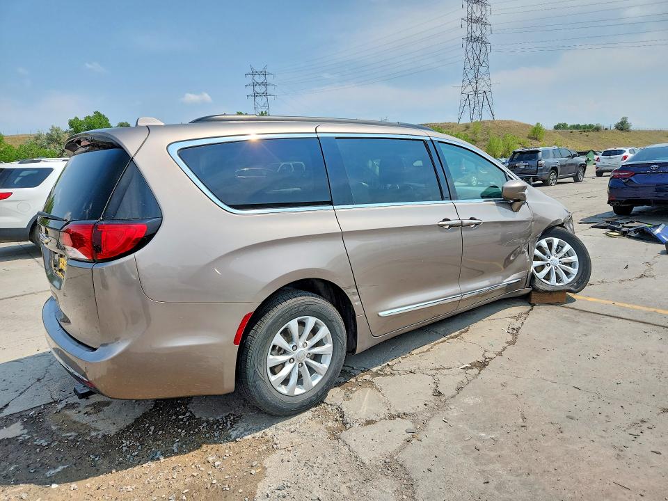 58132716 :رقم المزاد ، 2C4RC1BG4HR660042 vin ، 2017 Chrysler Pacifica مزاد بيع