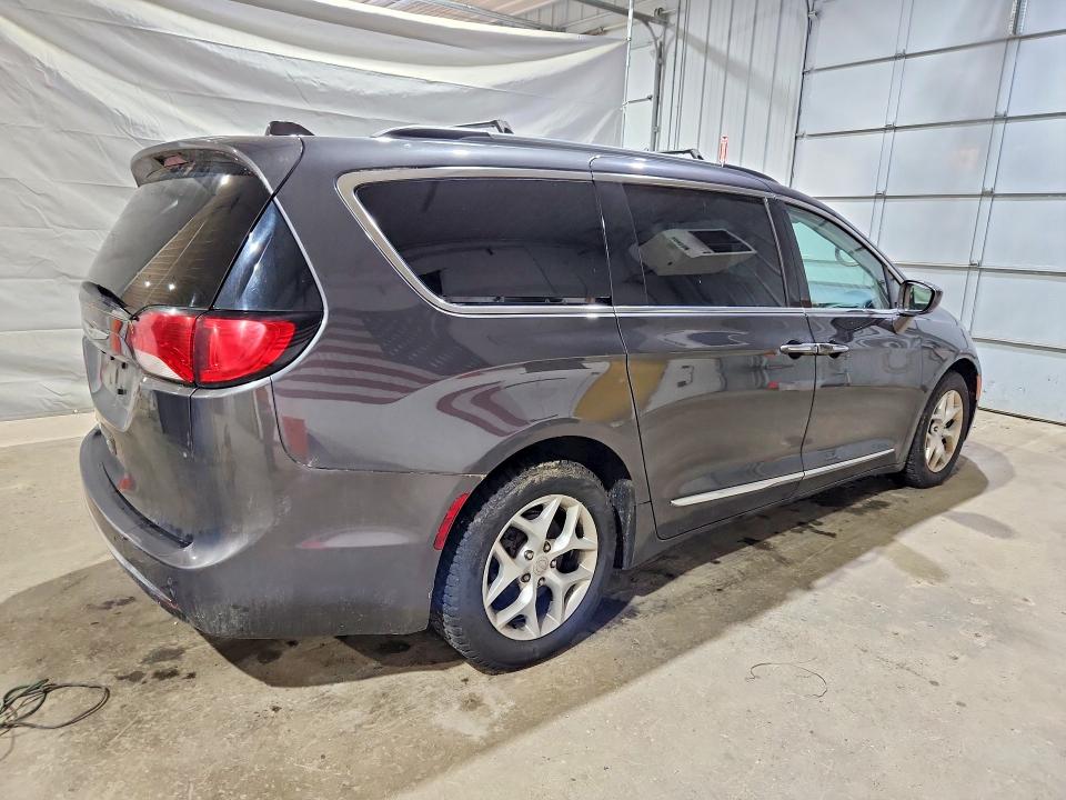 58383626 :رقم المزاد ، 2C4RC1BG3HR636086 vin ، 2017 Chrysler Pacifica مزاد بيع