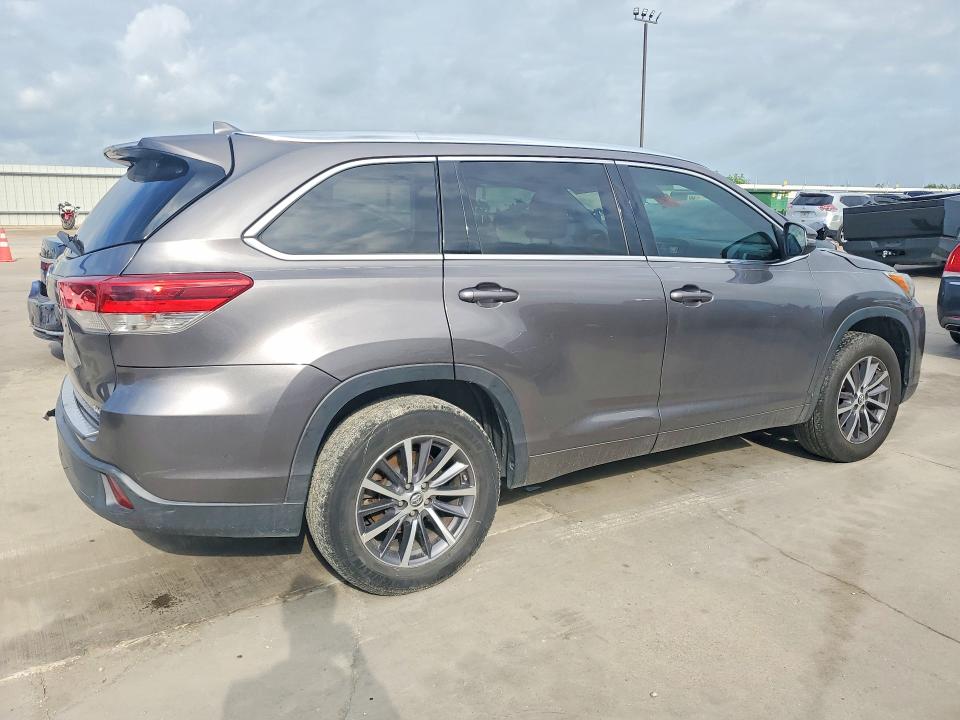 58304396 :رقم المزاد ، 5TDKZRFH3HS526048 vin ، 2017 Toyota Highlander مزاد بيع