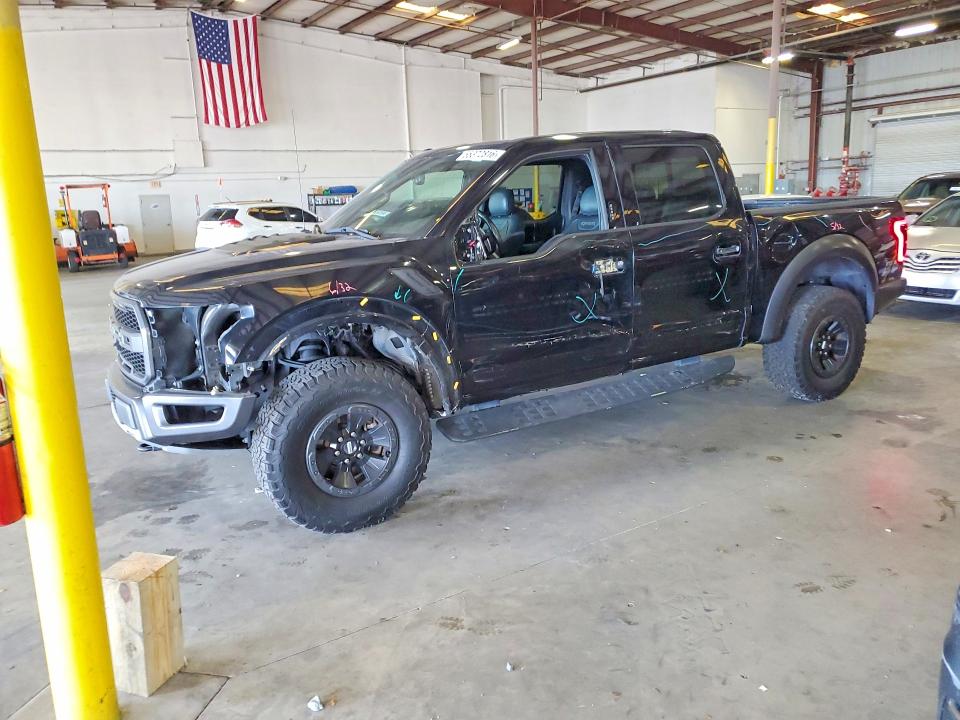 55372816 :رقم المزاد ، 1FTFW1RG9JFB81015 vin ، 2018 Ford F150 مزاد بيع