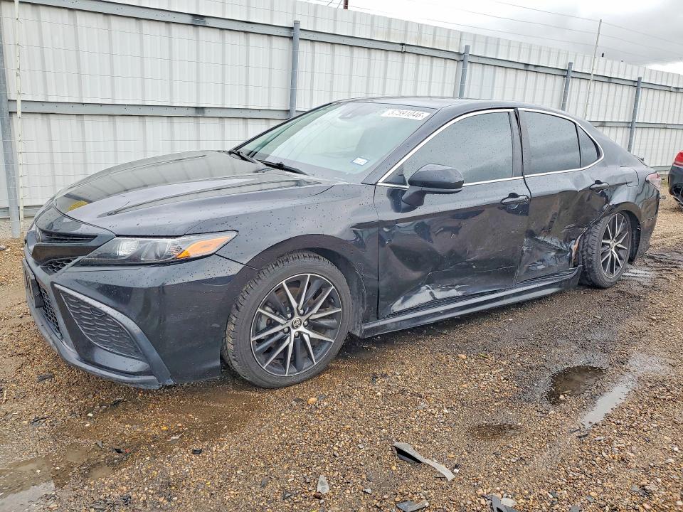 57591046 :رقم المزاد ، 4T1G11AK6MU598588 vin ، 2021 Toyota Camry مزاد بيع