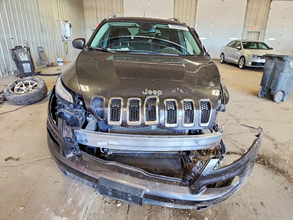 58246646 :رقم المزاد ، 1C4PJMCSXHW636093 vin ، 2017 Jeep Cherokee مزاد بيع