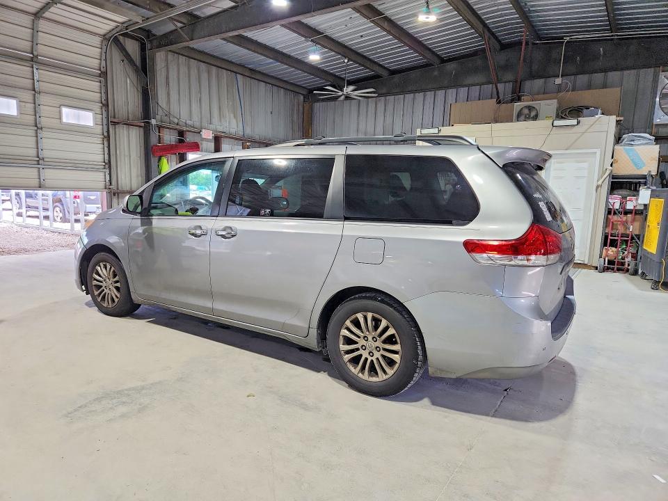 57718106 :رقم المزاد ، 5TDYK3DC7BS106710 vin ، 2011 Toyota Sienna مزاد بيع