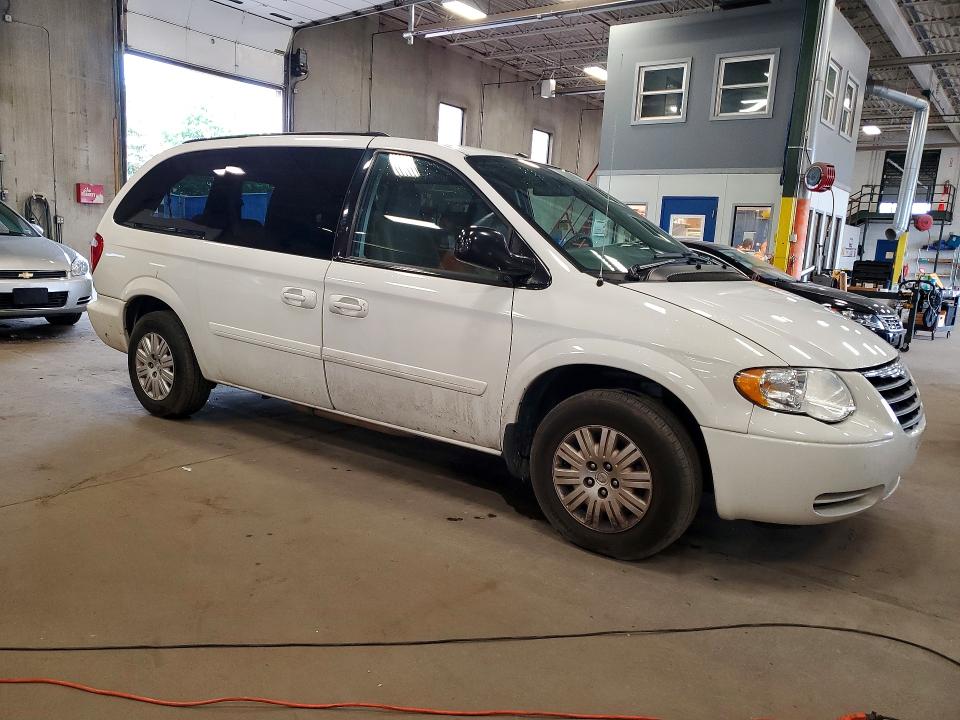 55623376 :رقم المزاد ، 1A4GP44R46B751863 vin ، 2006 Chrysler Town & Country مزاد بيع
