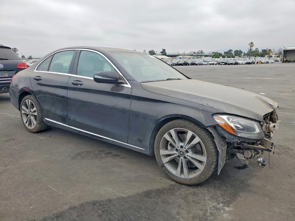57631956 :رقم المزاد ، 55SWF4JBXJU273402 vin ، 2018 Mercedes-benz C مزاد بيع