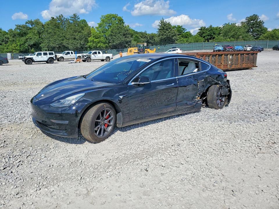 58030086 :رقم المزاد ، 5YJ3E1EB5JF097004 vin ، 2018 Tesla Model 3 مزاد بيع