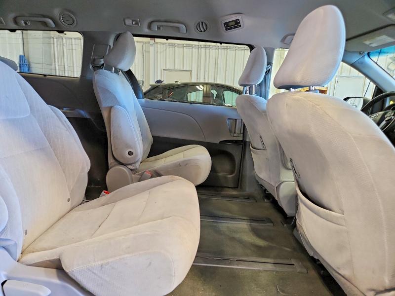 55405606 :رقم المزاد ، 5TDJZ3DC6HS166404 vin ، 2017 Toyota Sienna مزاد بيع
