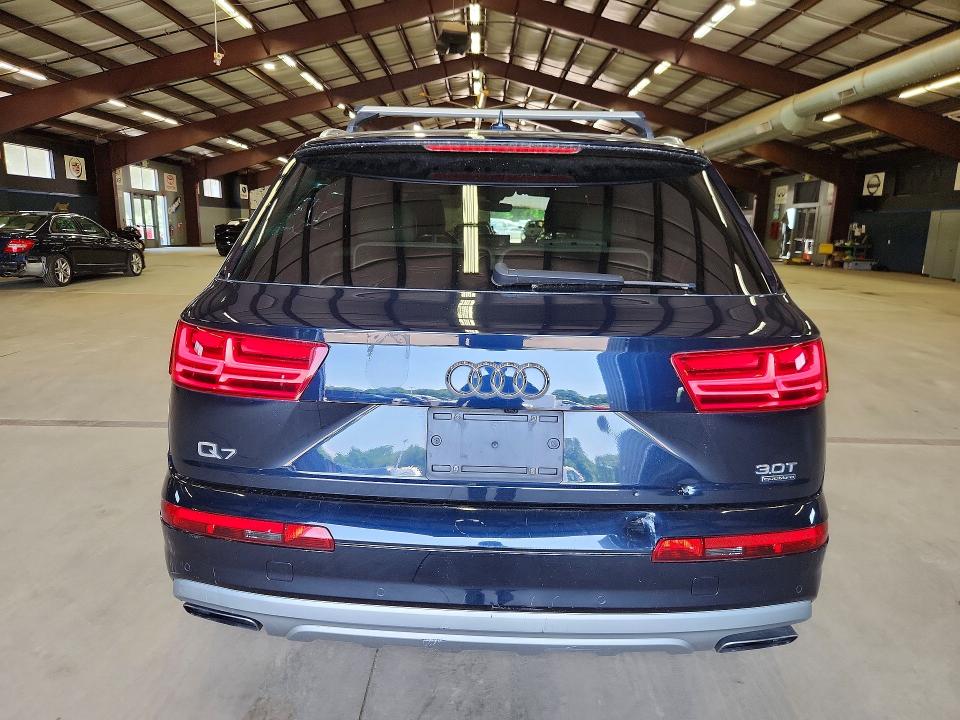 58945706 :رقم المزاد ، WA1VAAF7XHD036659 vin ، 2017 Audi Q7 مزاد بيع