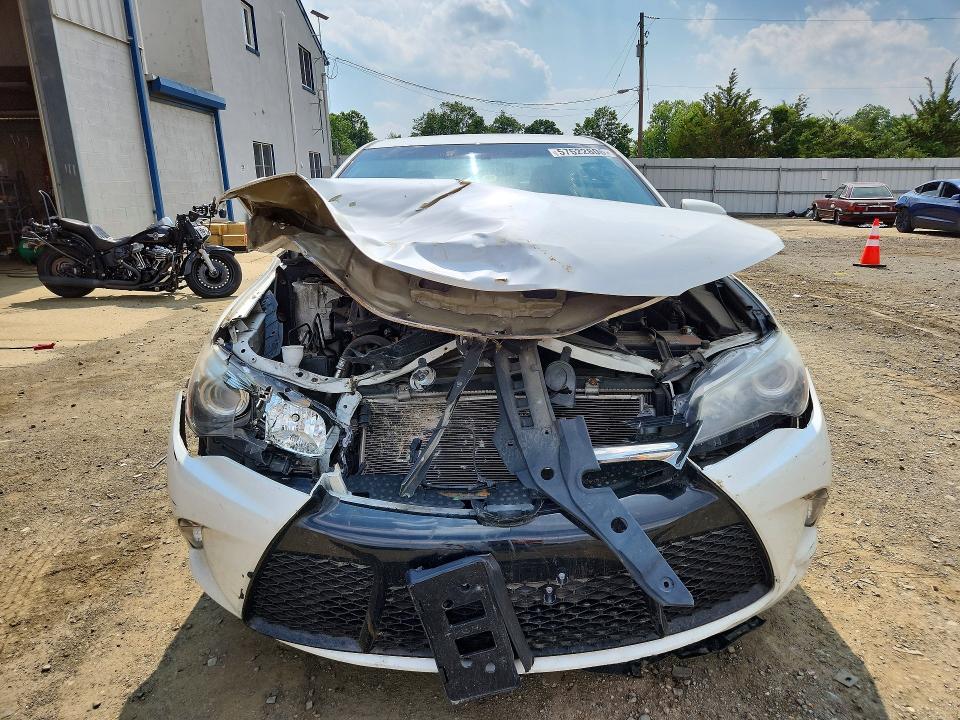 57522806 :رقم المزاد ، 4T1BF1FK8HU450968 vin ، 2017 Toyota Camry مزاد بيع