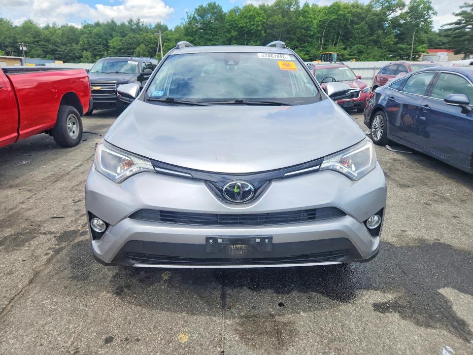 57467046 :رقم المزاد ، JTMRFREV0JD235295 vin ، 2018 Toyota Rav4 مزاد بيع