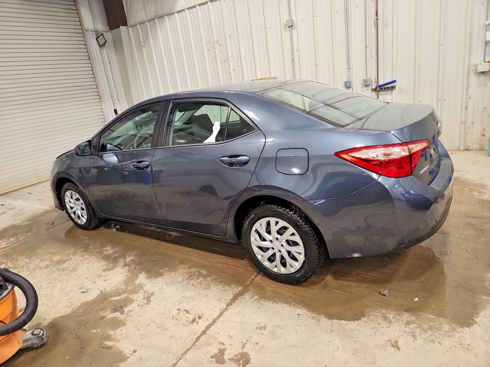 58091296 :رقم المزاد ، 5YFBURHE5JP754939 vin ، 2018 Toyota Corolla مزاد بيع