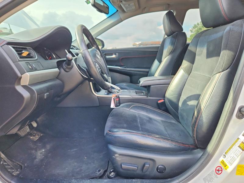54388946 :رقم المزاد ، 4T1BK1FK3HU577199 vin ، 2017 Toyota Camry مزاد بيع