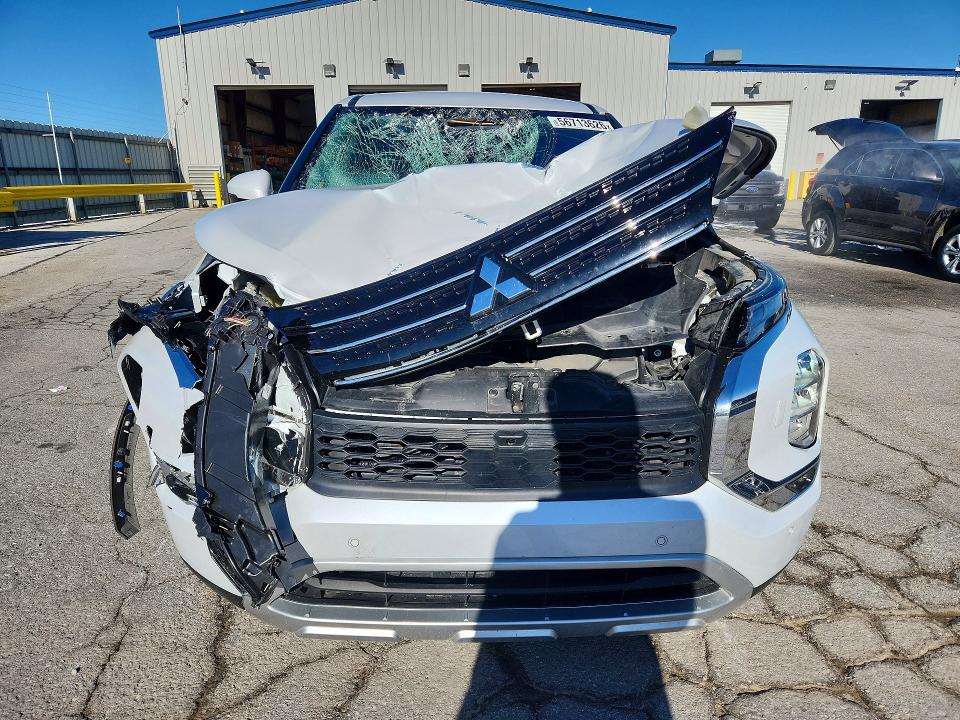 56713626 :رقم المزاد ، JA4J4UA81PZ013585 vin ، 2023 Mitsubishi Outlander مزاد بيع