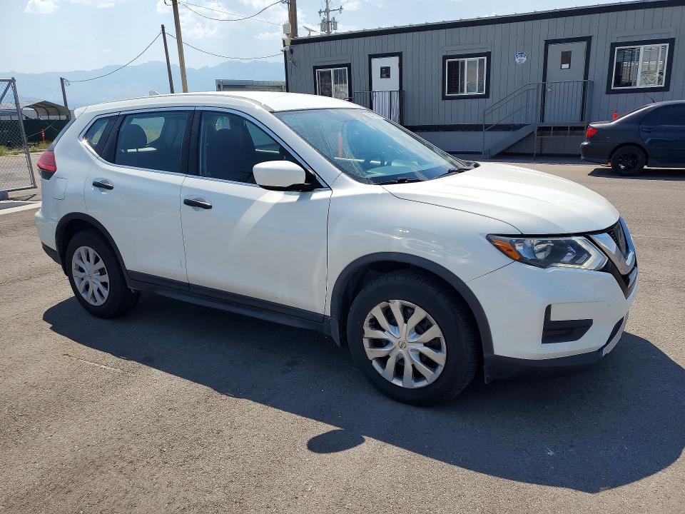 2017 Nissan Rogue მანქანა იყიდება აუქციონზე, vin: KNMAT2MV6HP576983, აუქციონის ნომერი: 58407326