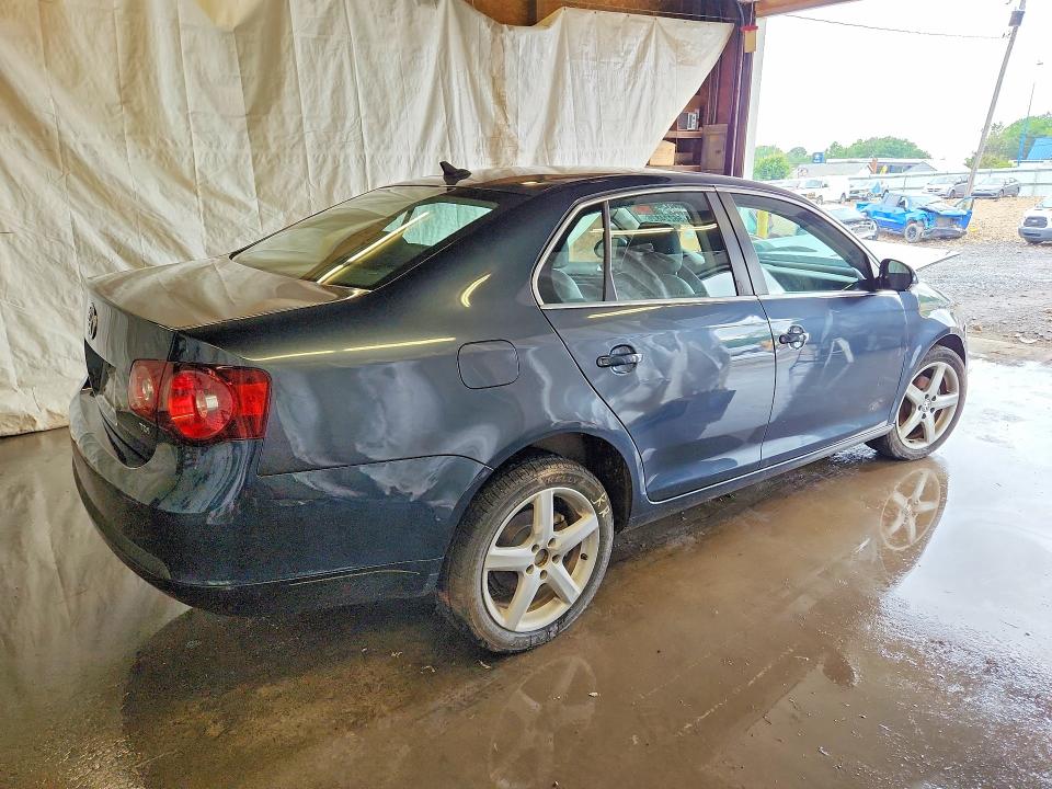 56224826 :رقم المزاد ، 3VWRL7AJ8AM093117 vin ، 2010 Volkswagen Jetta مزاد بيع