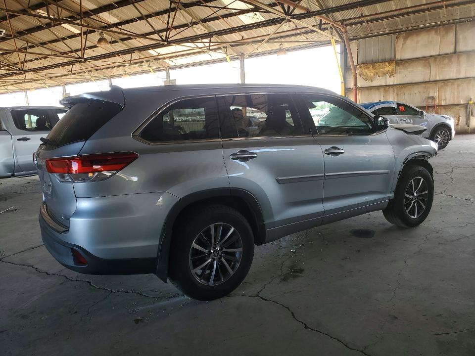 2018 Toyota Highlander მანქანა იყიდება აუქციონზე, vin: 5TDJZRFH4JS898094, აუქციონის ნომერი: 55470606