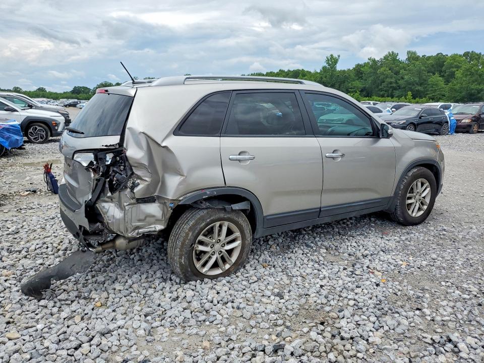 55832186 :رقم المزاد ، 5XYKT4A64FG628592 vin ، 2015 Kia Sorento مزاد بيع