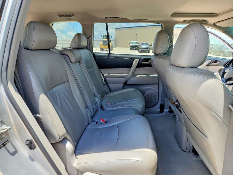 2010 Toyota Highlander მანქანა იყიდება აუქციონზე, vin: 5TDKK3EH1AS015821, აუქციონის ნომერი: 57007496