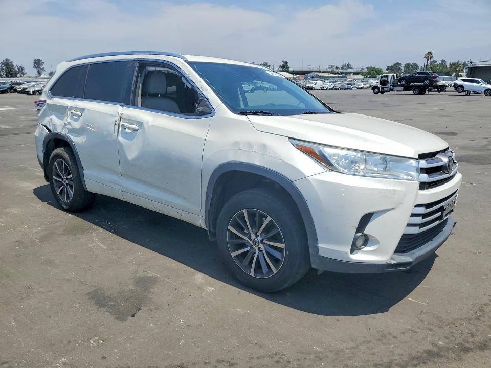 Продажа на аукционе авто 2017 Toyota Highlander, vin: 5TDJZRFH5HS514222, номер лота: 55648956